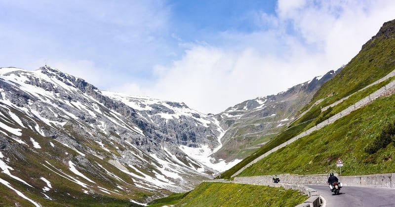 Les meilleures routes de montagne à faire en moto en Europe