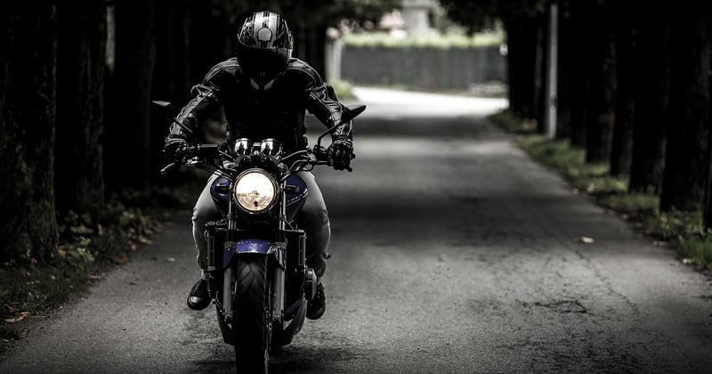 Comment gérer la fatigue lors d’un long voyage moto : 7 astuces