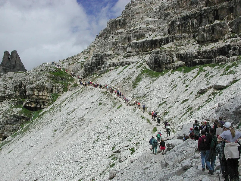 Dolomites : ces sentiers qui défient la gravité